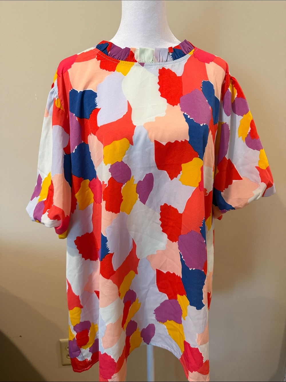 Colorful Abstract Print Top Size 2X - Picture 2 of 6